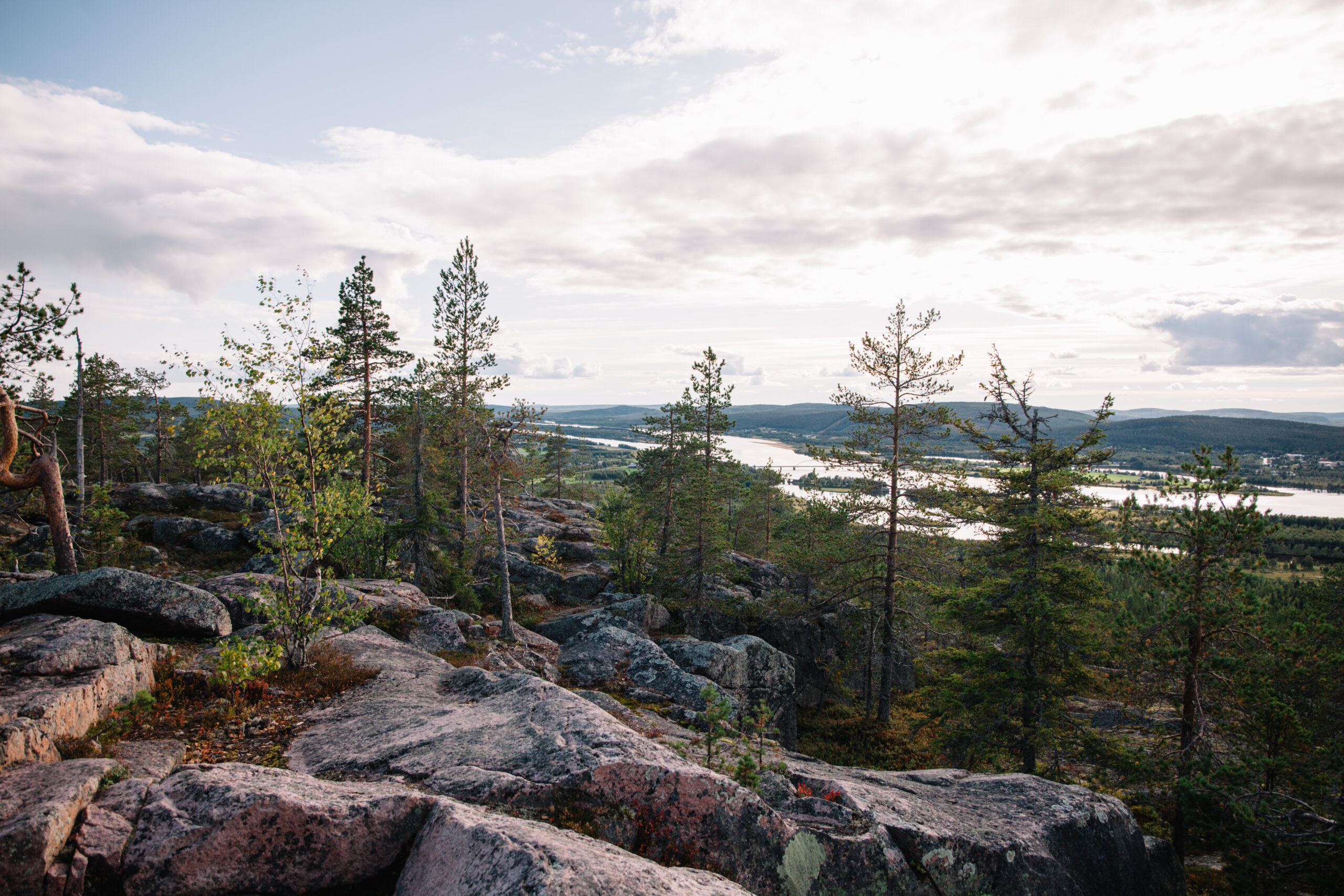 Maisema Aavasaksanvaaralta Ruotsin rajalle