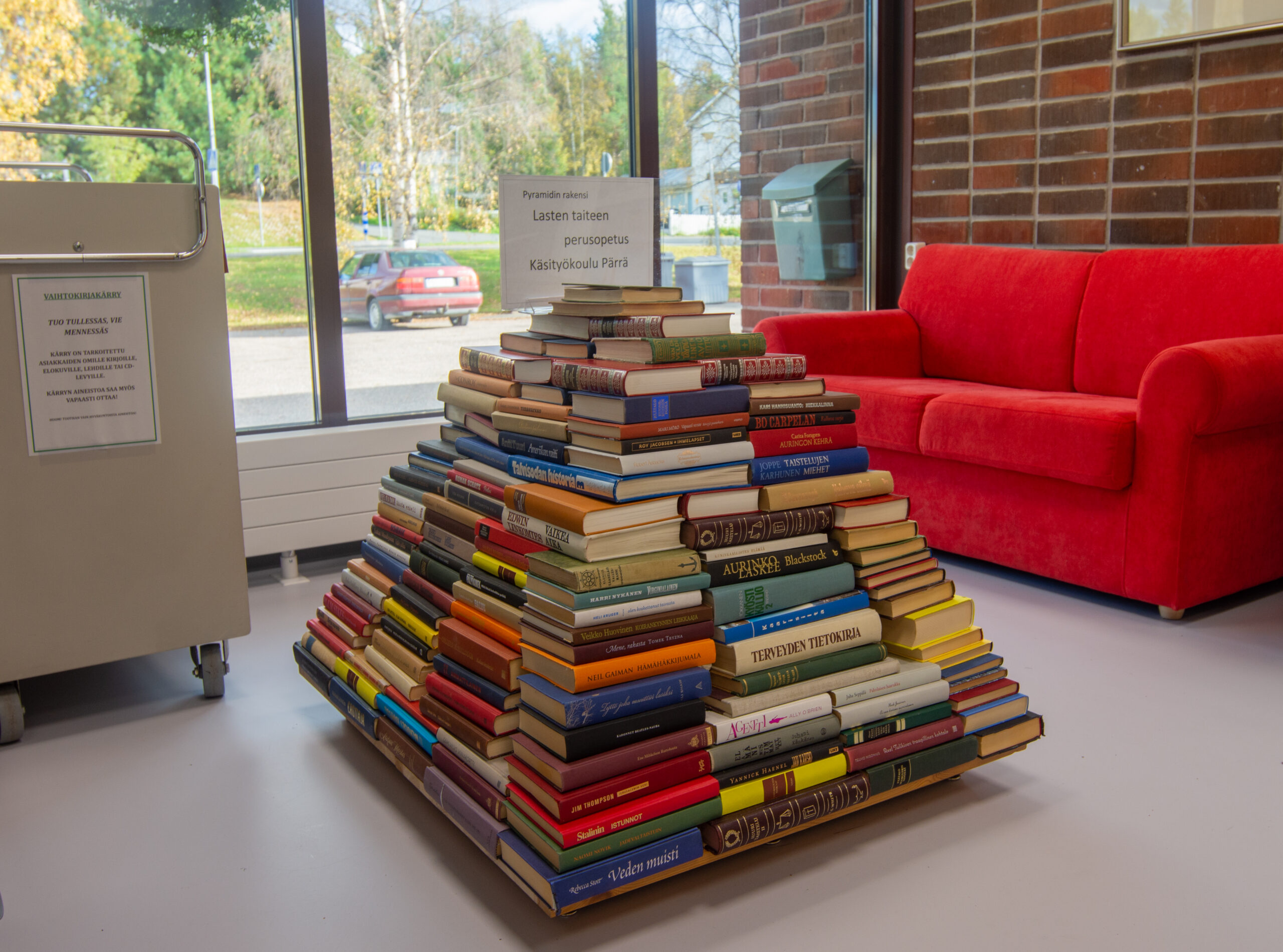 Kirjapino kirjastossa