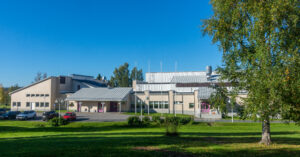 Kuntotalon väistötiloihin muutto ja uimahallin sulkeminen.